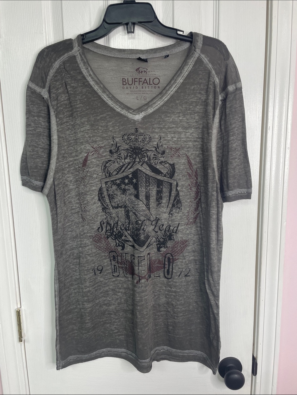 Buffalo David Bitton Gray V‑Neck Graphic Tee with Maroon Crest